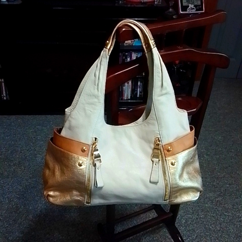 NWOT B MAKOWSKY XLARGE LEATHER SHOULDER BAG-TAUPE/CAMEL/GOLD